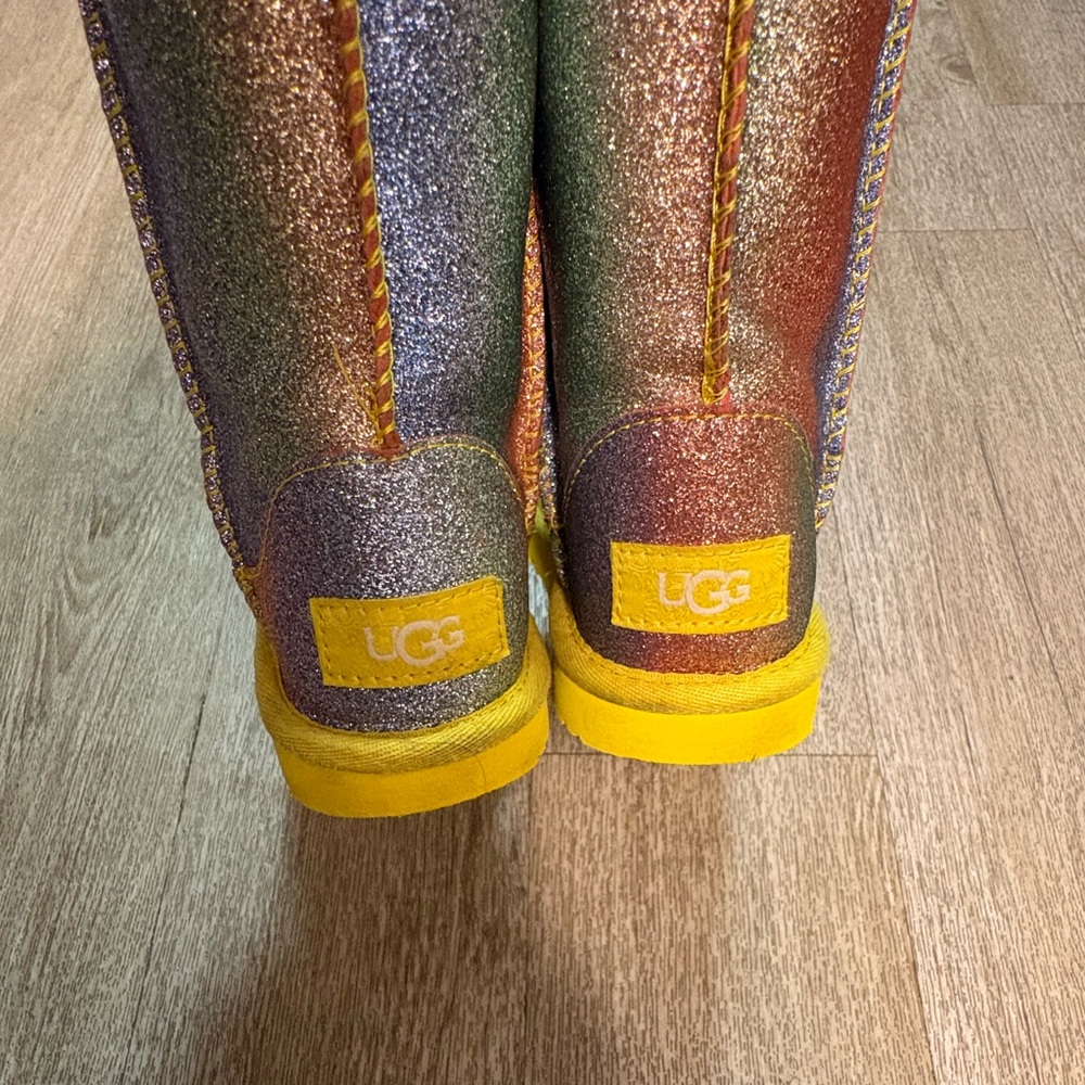 UGG KIDS CLASSIC II RAINBOW GLITTER BOOTS SIZE 10 - Picture 6 of 9